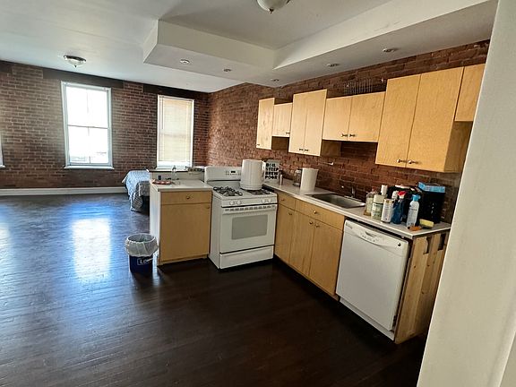 5th image of 133 4th St #2B