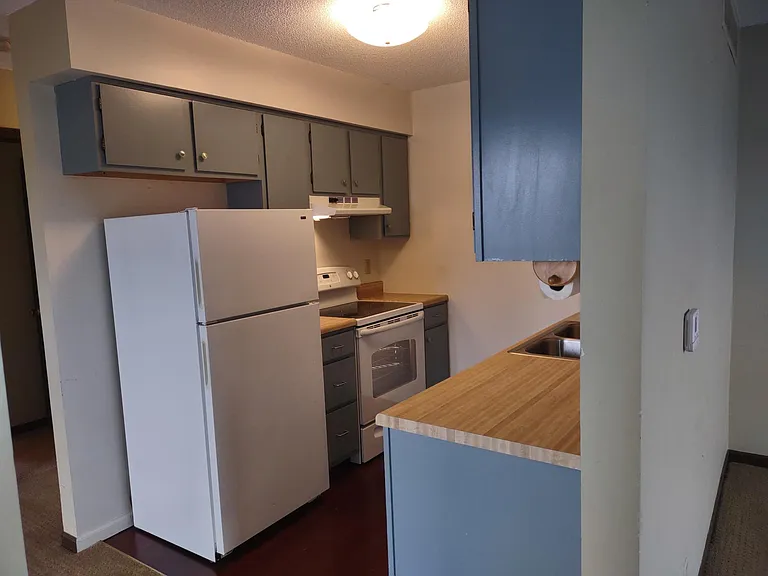 332 Southampton Dr #1 — Photo 3