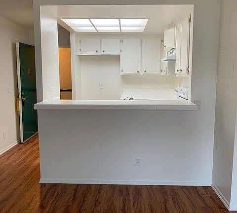 2nd image of 820 N Spurgeon St APT 6