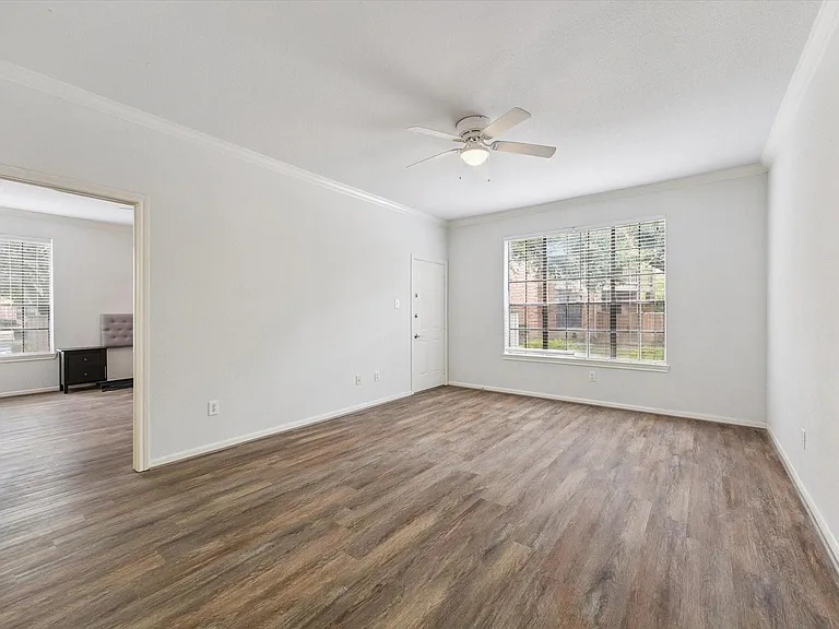 2255 Braeswood Park Dr #137 — Photo 9