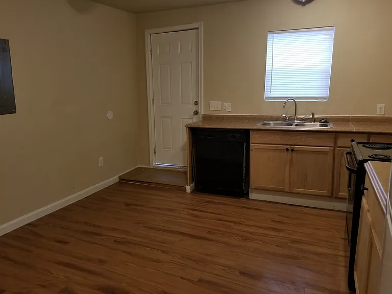 4010 Lee St — Photo 7