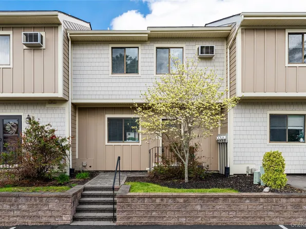 5002 Chelsea Cove N, Hopewell Junction, NY 12533