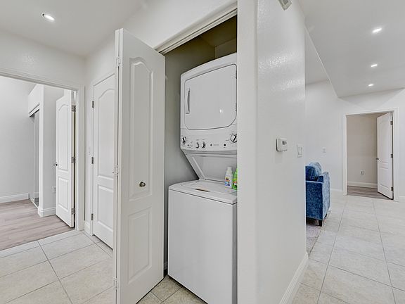 4th image of 2305 W Horizon Ridge Pkwy APT 1512