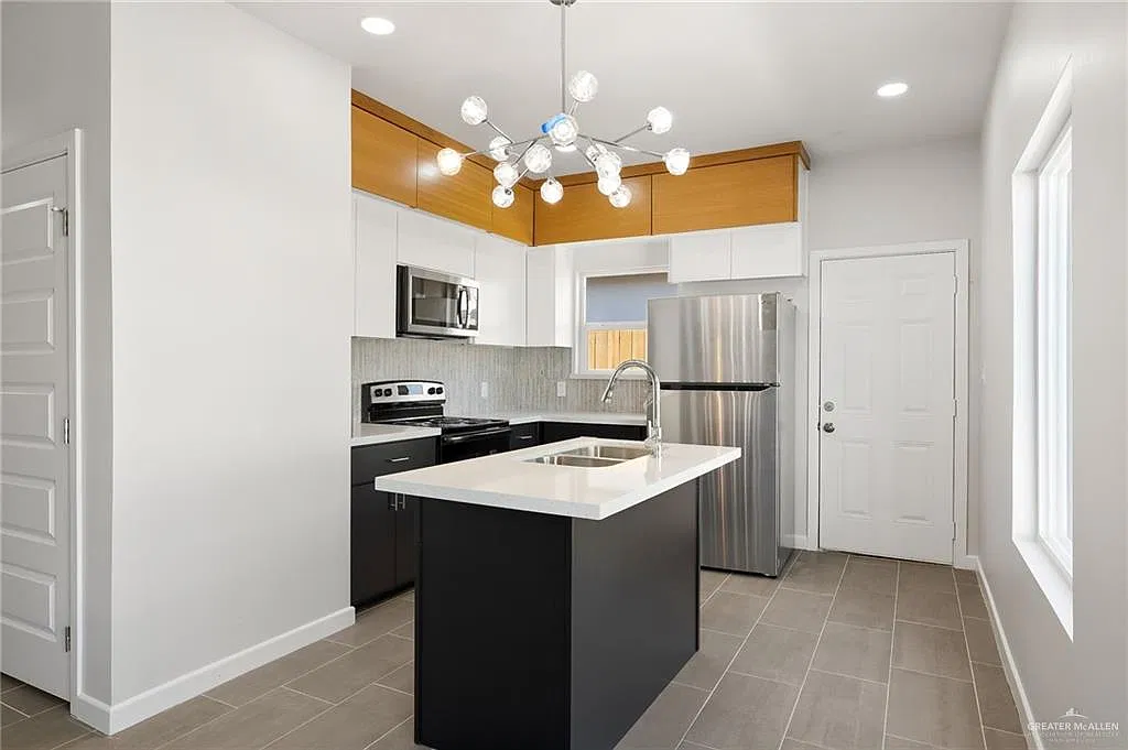 3 bed, 2.0 bath, 1000 sqft, $1,250 — Photo 4