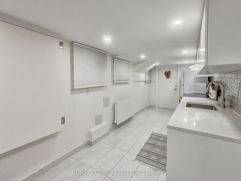 1652 Dufferin St #B — Photo 7