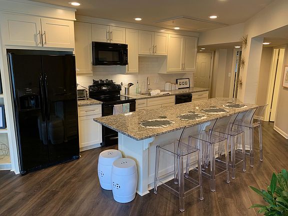 3rd image of 2516 Riverfront Dr APT 4