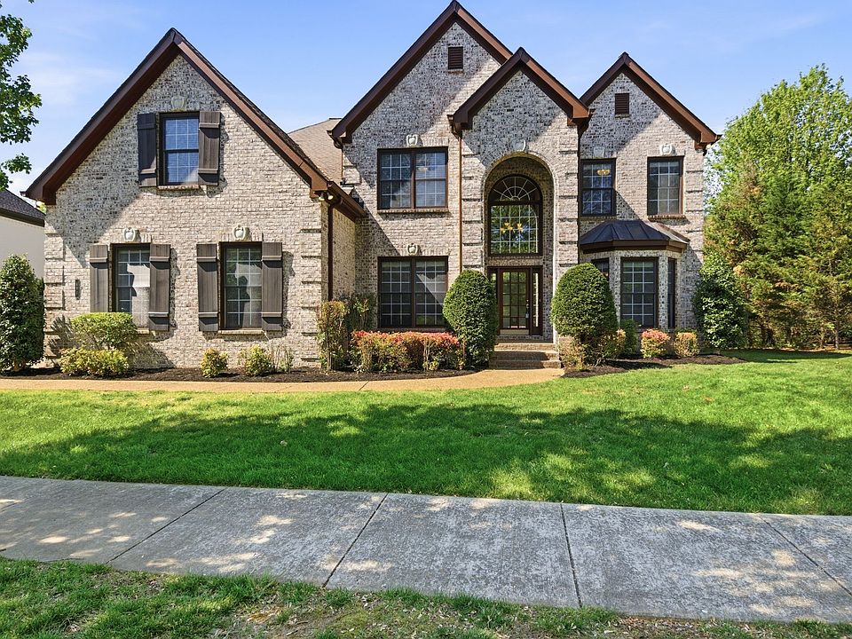 1st image of 491 Beauchamp Cir