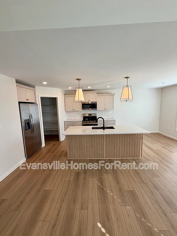3 bed, 2.0 bath, $2,250 — Photo 2