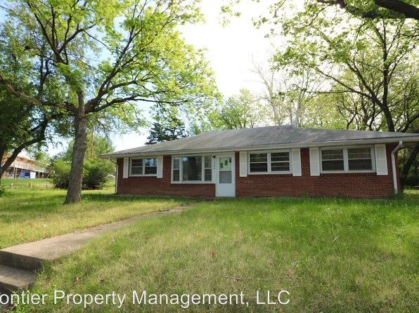 1544 Hartford Rd, Manhattan, KS 66502