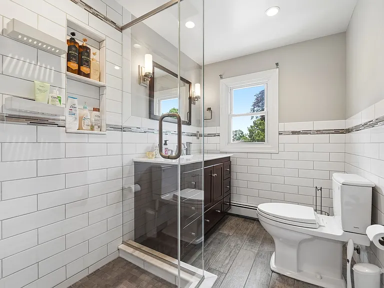 319 E Madison Ave — Photo 18