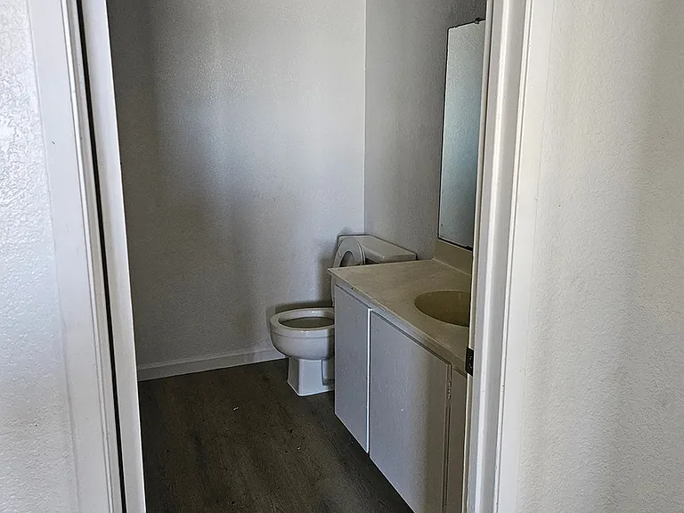 12 Sharon Dr — Photo 5