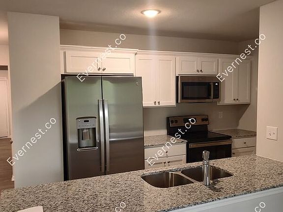 4th image of 3935 Park Ave