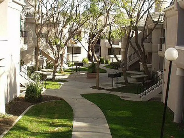 Alcantara Home Apts — Photo 12