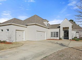 121 Greenway Ln, Madison, MS 39110