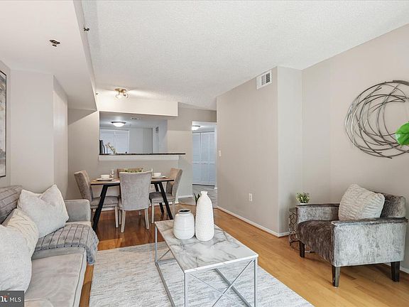 5th image of 1001 N Vermont St APT 804