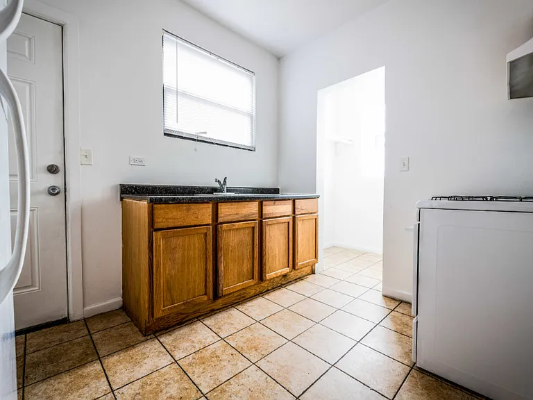 6100 S Artesian — Photo 6