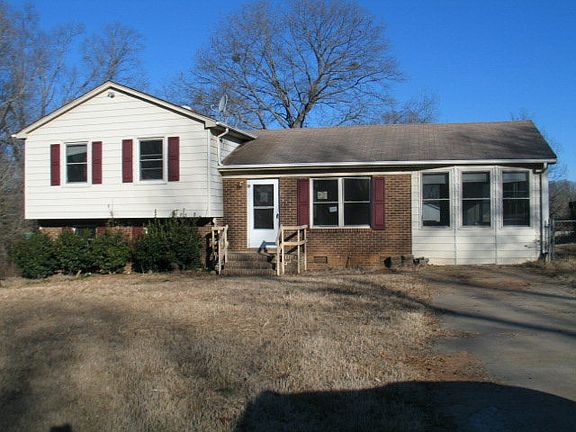 2nd image of 100 Rockledge Dr