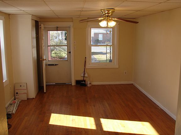 Living room. Hardwoods !