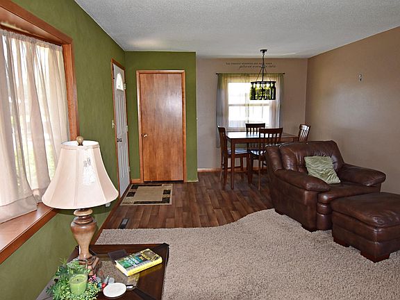 5th image of 908 1st Ave S #E