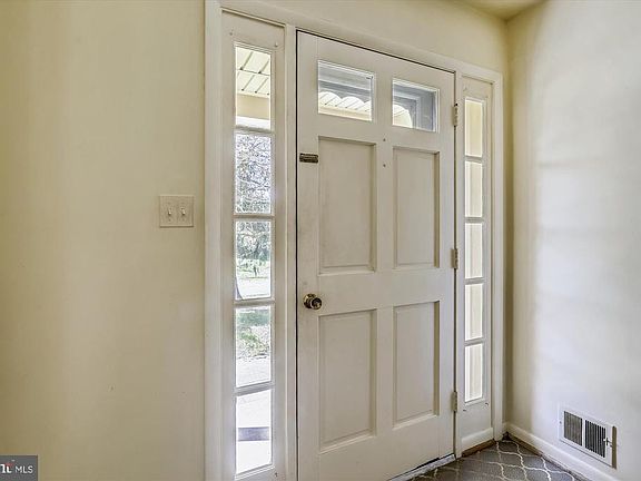 3rd image of 5509 Lake Dr