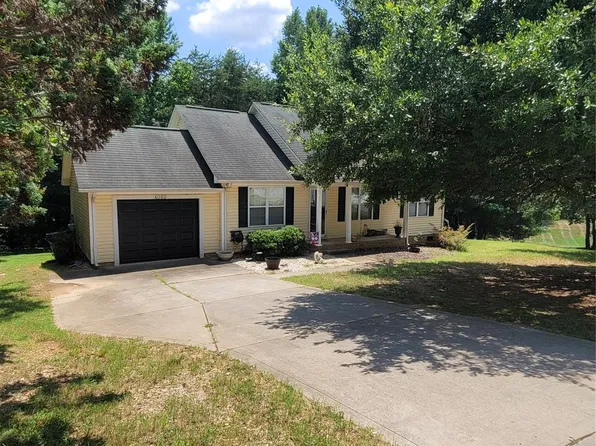 4089 Fallen Pine Rd, Sherrills Ford, NC 28673