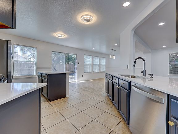 3rd image of 2104 Cottontail Dr