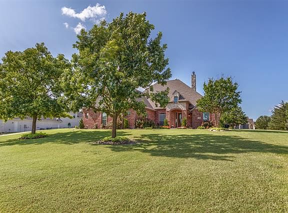 3rd image of 4613 Lake Breeze Dr