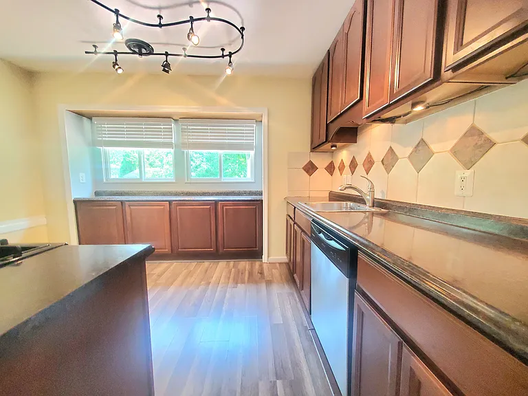 4517 Mayfield Dr — Photo 11
