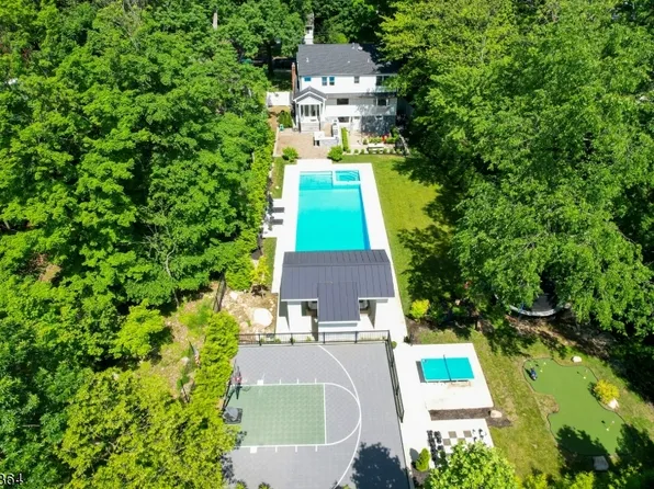 84 Monhegan Ave, Oakland Boro, NJ 07436