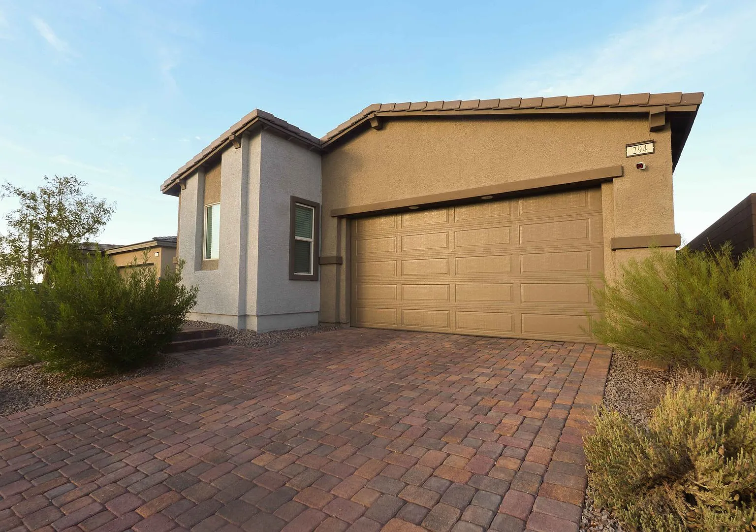 A Fabulous 2 Bedroom home with a Pool in Henderson Furnished or NOT — Photo 4