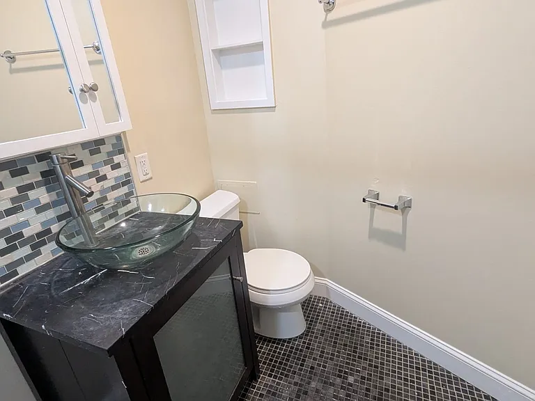 77 Whitney Ave #4 — Photo 8