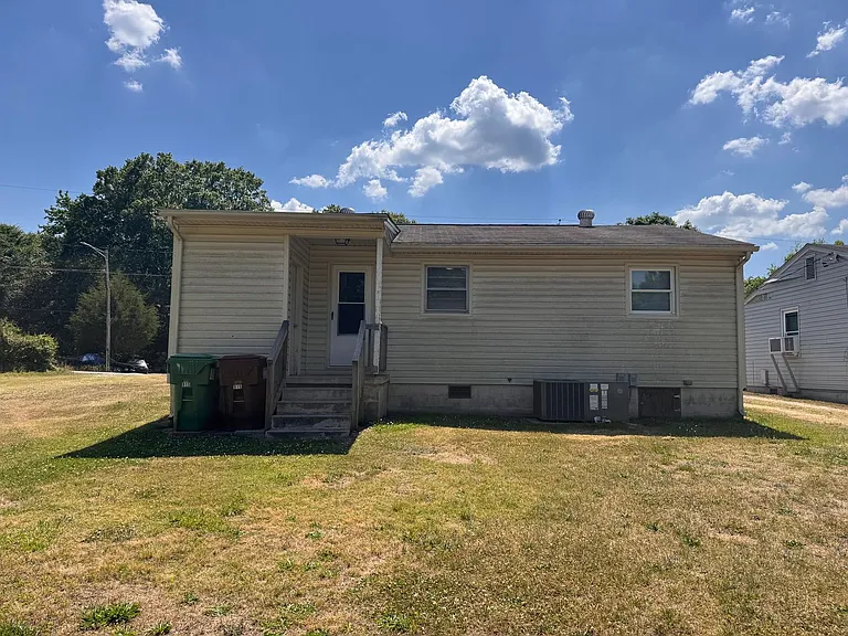 915 Pine Circle Dr — Photo 16