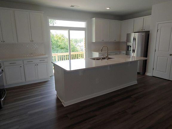 2nd image of 2943 Sunflower Rd