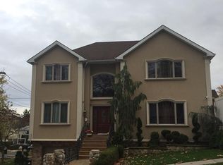 7 Upton St, Staten Island, NY 10304