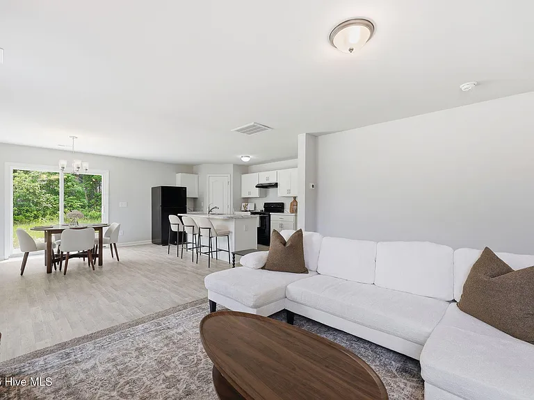 821 Conductor Ct — Photo 6
