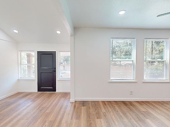 2nd image of 412 Flagler St