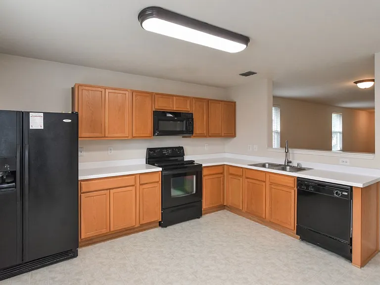 1105 Wyatt Earp Dr — Photo 4