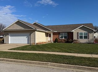 1224 Parkview Dr, Eureka, IL 61530