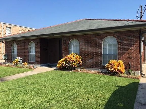 3rd image of 3715 Saratoga Dr