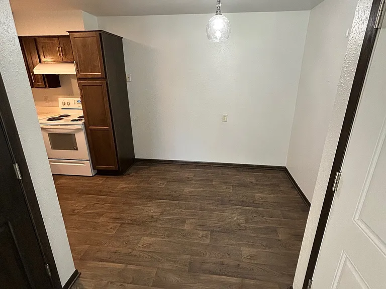 302 Hill St — Photo 7