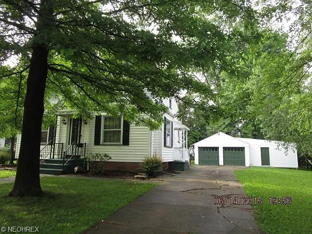 1414 Edgewood St NE photo 1