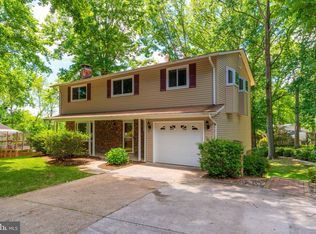 6702 Rolling Rd, Springfield, VA 22152