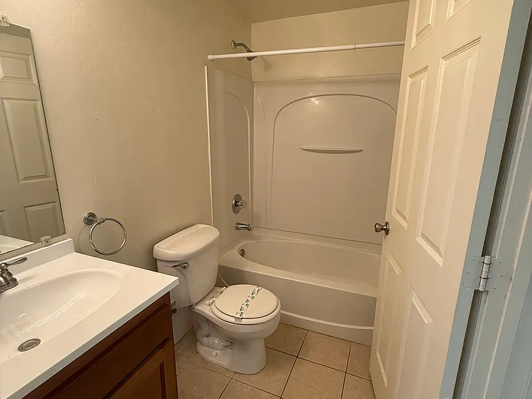 1416 E Elm St — Photo 13