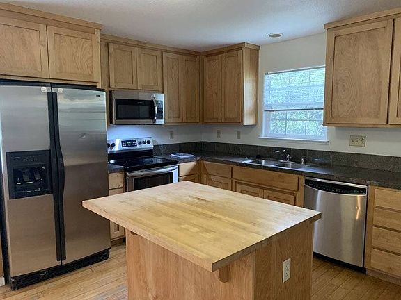 5th image of 1046 Simon Dr