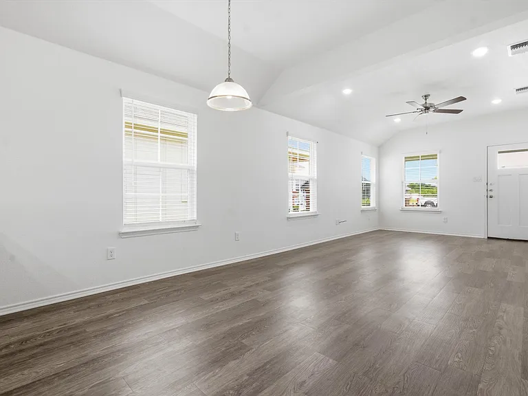 342 Monty Rd — Photo 5