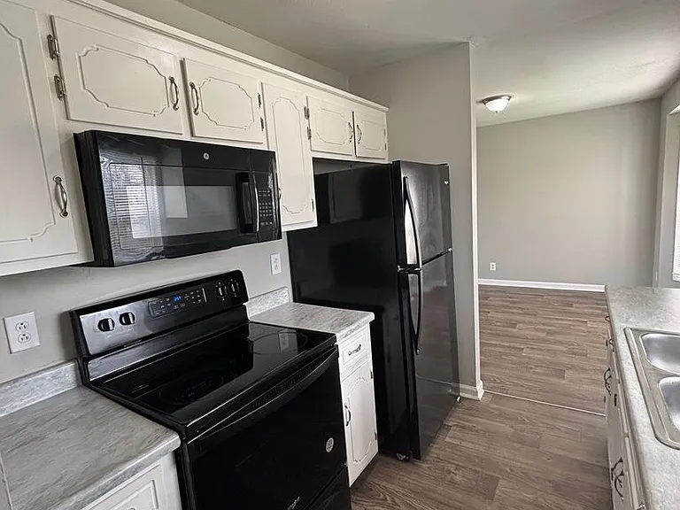 1237 Kendall Dr — Photo 11