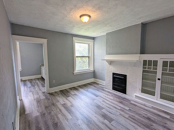 3rd image of 22-23 Kenwood Ave #22-2