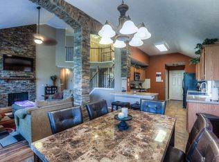 17618 Meadow Crossing Ln, Houston, TX 77095