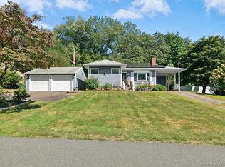 15 Alexander Dr, Brookfield, CT 06804