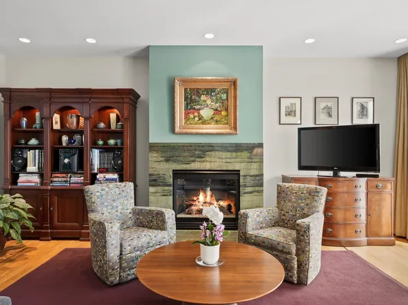 533 W Main St APT 305, Madison, WI 53703
